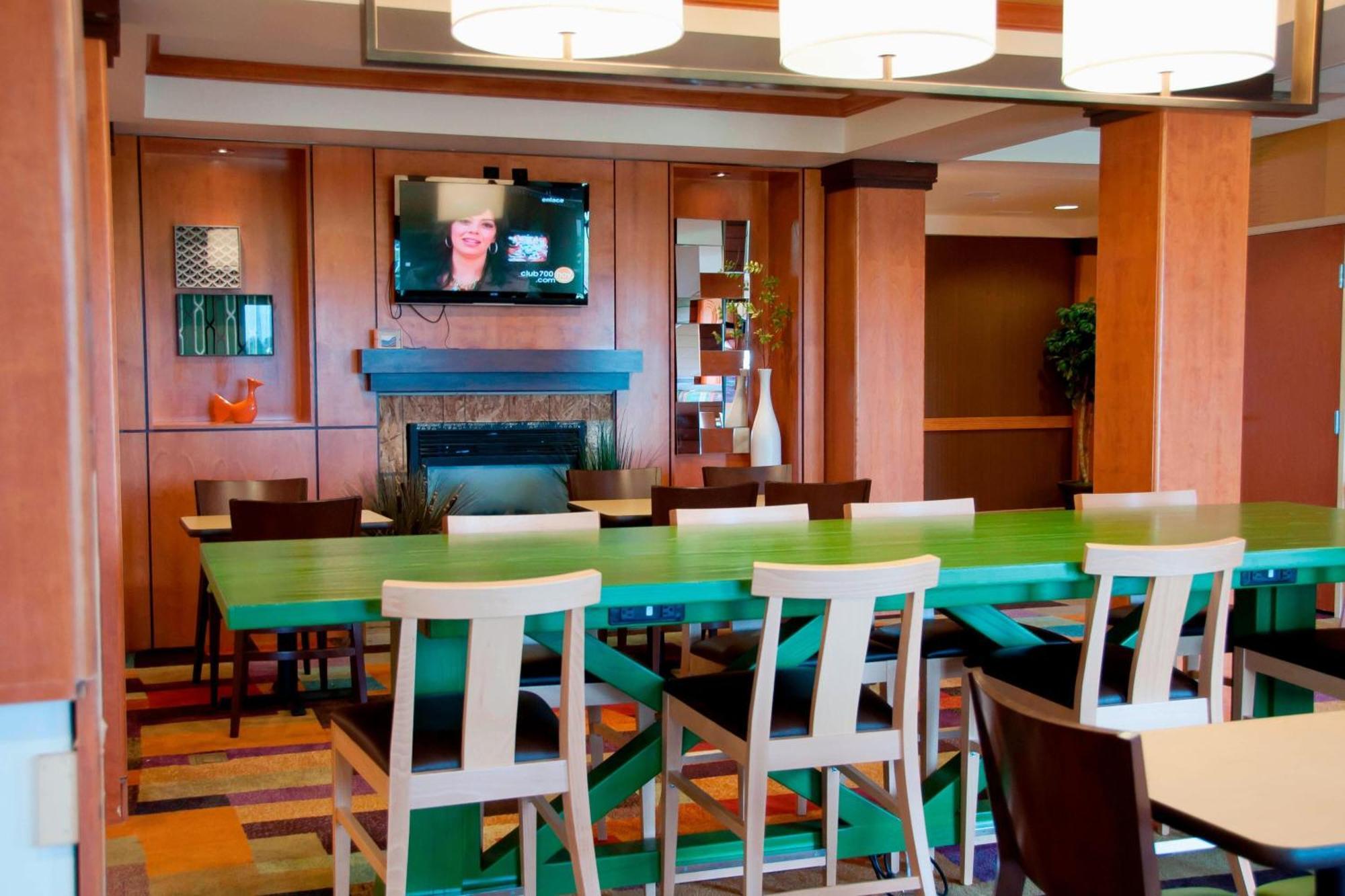 Fairfield Inn & Suites Эймс Экстерьер фото